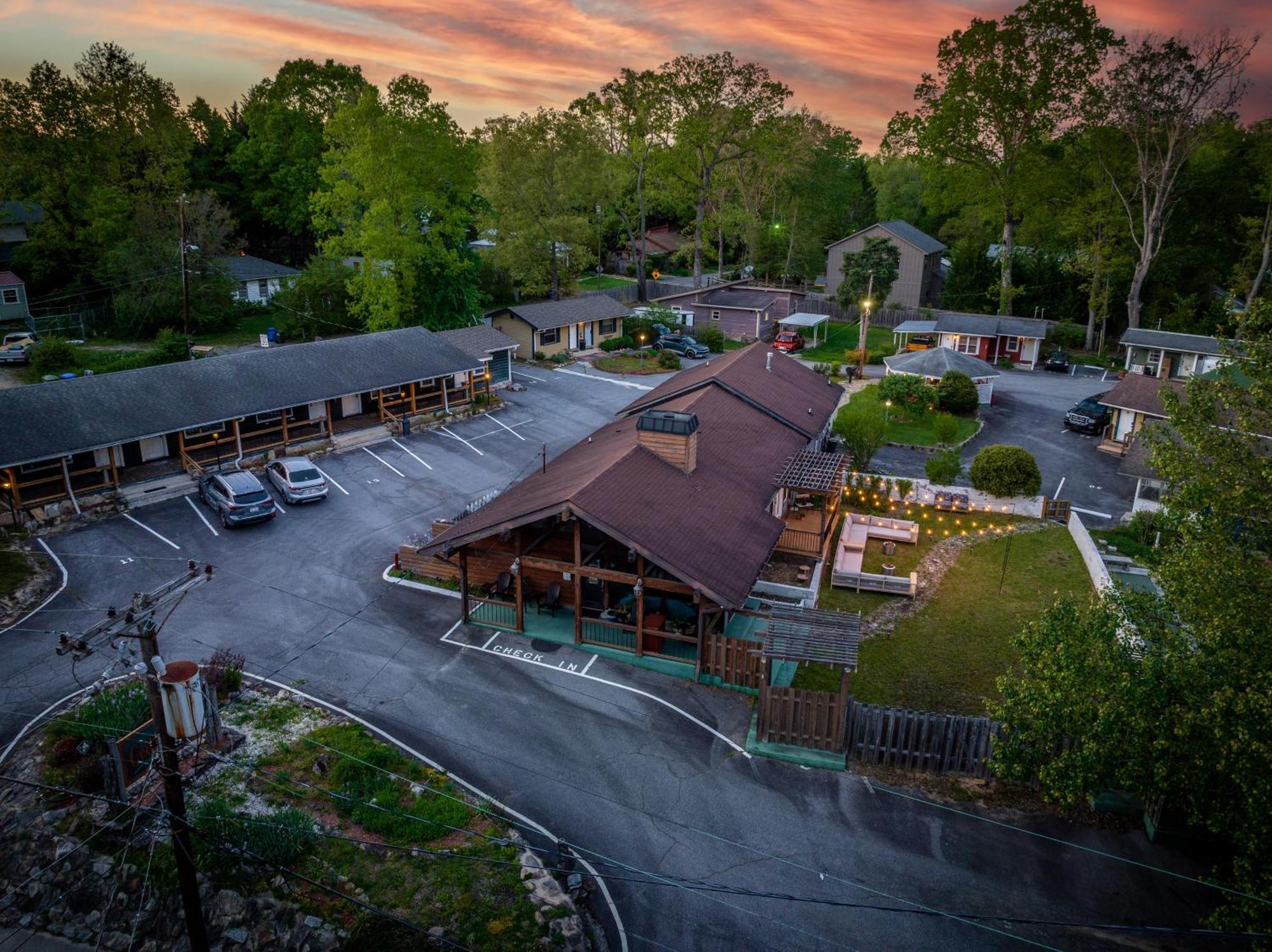 Cedarwood Inn Hendersonville Exteriér fotografie